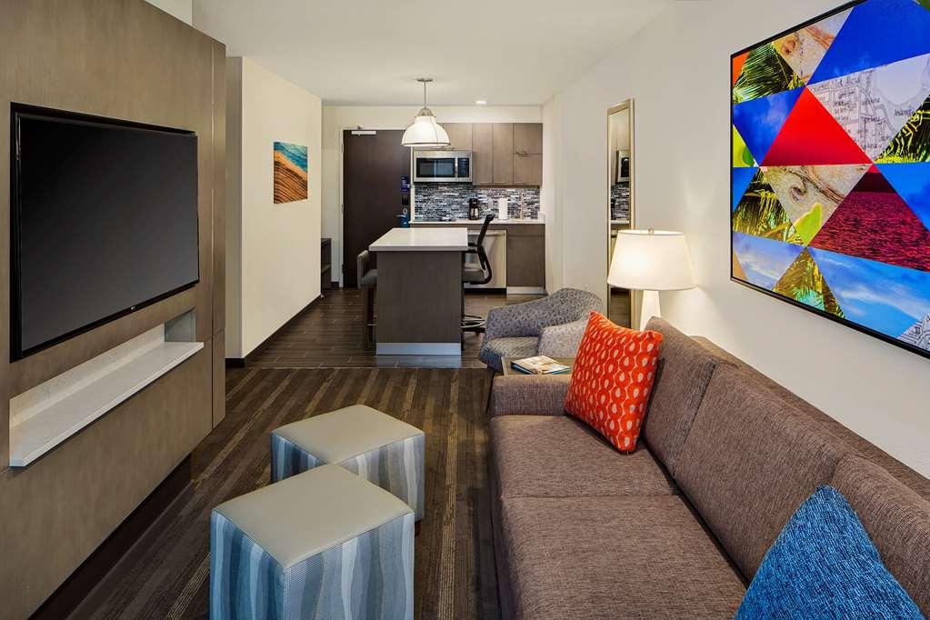 Hotel Hyatt House Across From Universal 3*