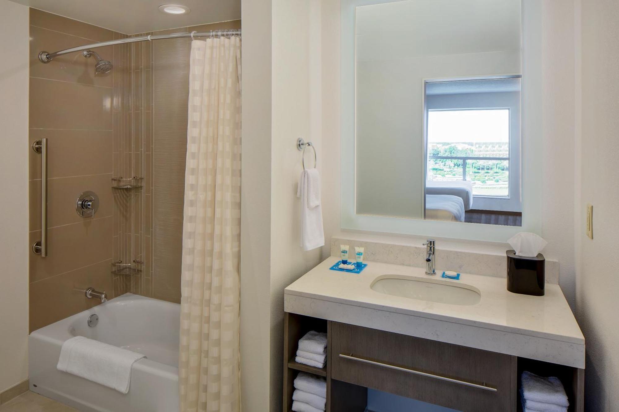 Hotel Hyatt House Across From Universal 3*